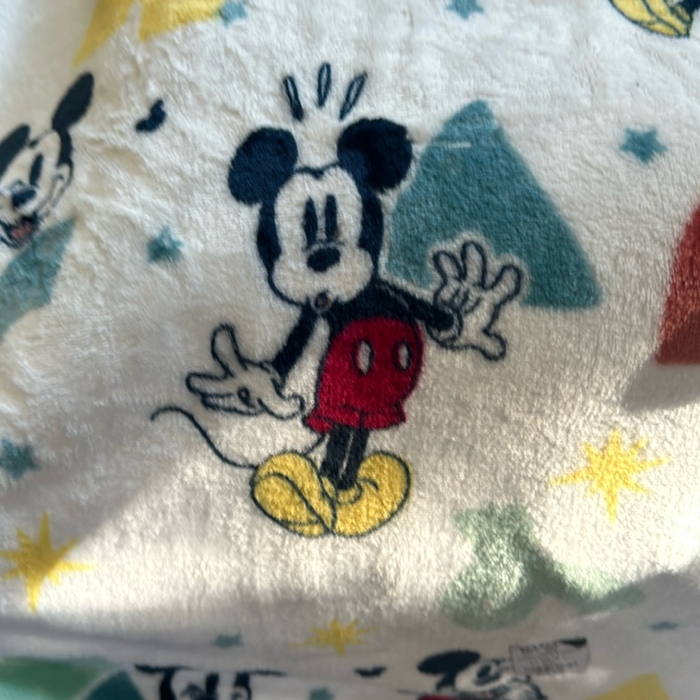 Mickey Mouse plush throw - Picture 9 of 11